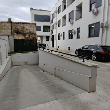 נובי סאד Filinhome Stefanovica Suite 8 מראה חיצוני תמונה