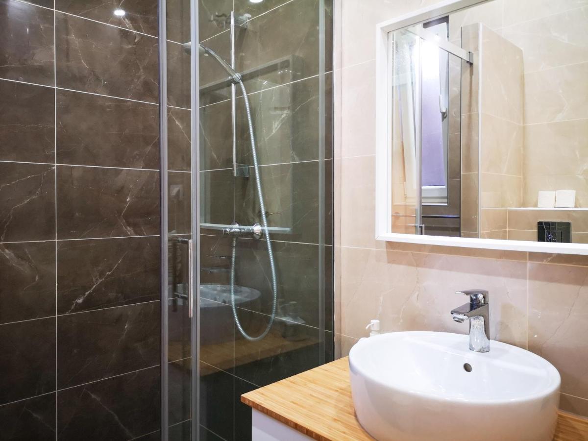 נובי סאד Filinhome Stefanovica Suite 8 מראה חיצוני תמונה